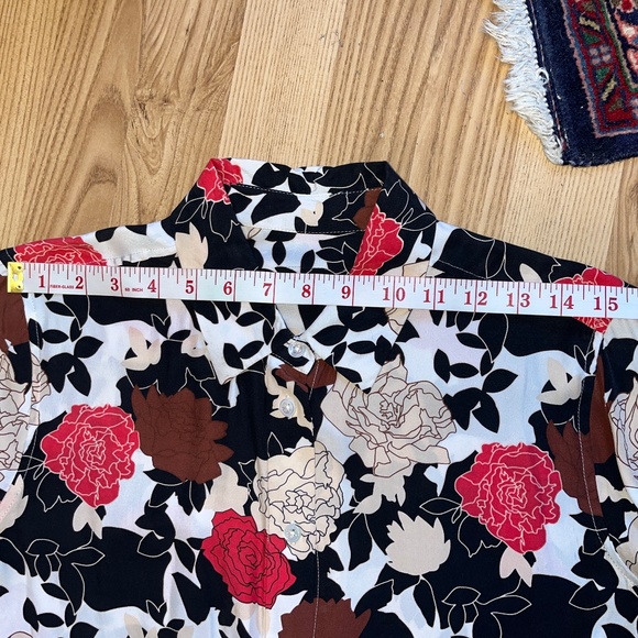Equipment (S) 100% silk blouse, rose floral pattern. - Picture 11 of 14